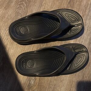 CROCS Black unisex men’s 7 woman’s 9  Flip Flops.  Running a little small. New.